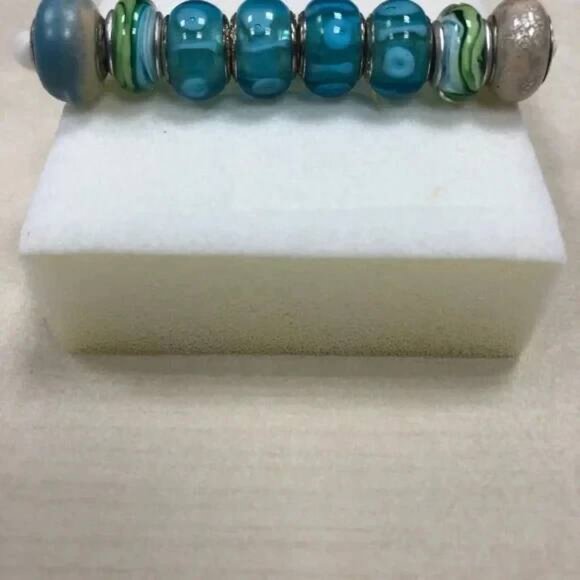 8 Miscellaneous Beads Including Pugster - Picture 14 of 14